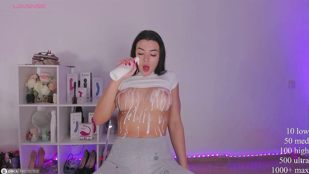 sporty girl squirting in leggins and take cumshots all over body - Video von Dakota_Blare Cam-Model