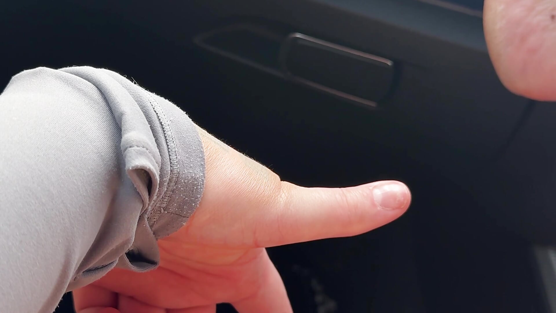 Fat pussy in the car - video by GoddessLex