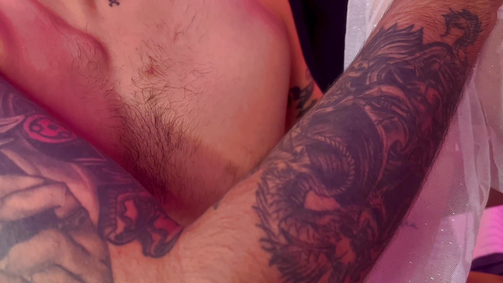 Look my tattoos! - vídeo de la modelo de cam Isa_nd_Leo