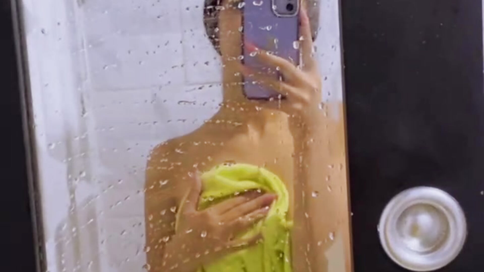 A shower 💦 - vídeo de la modelo de cam sofi_nieto