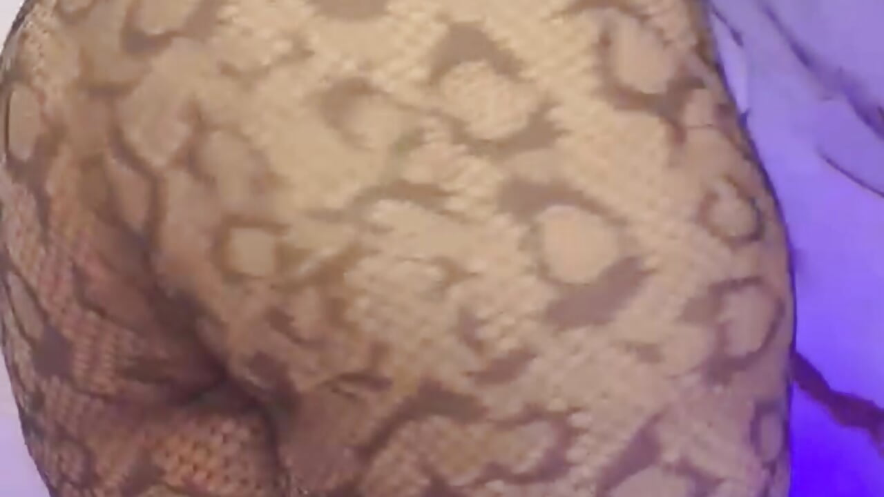 Thick Latina Booty Shaking Non-Stop 💥 - video by MadyyCruz cam model