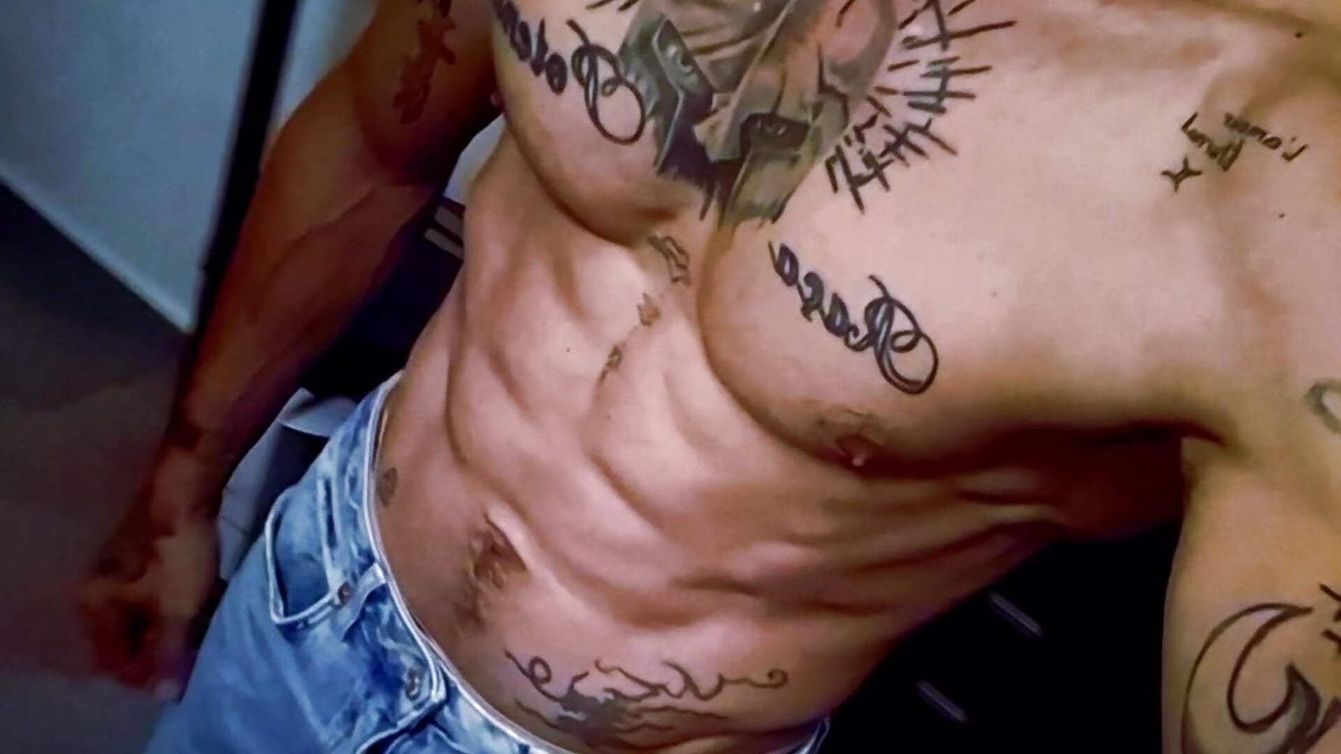 Tattoo hot - video od modelky/modela Attachant34