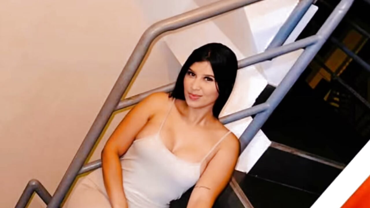 You think you deserve to look at me - video by Nikole_Ivy