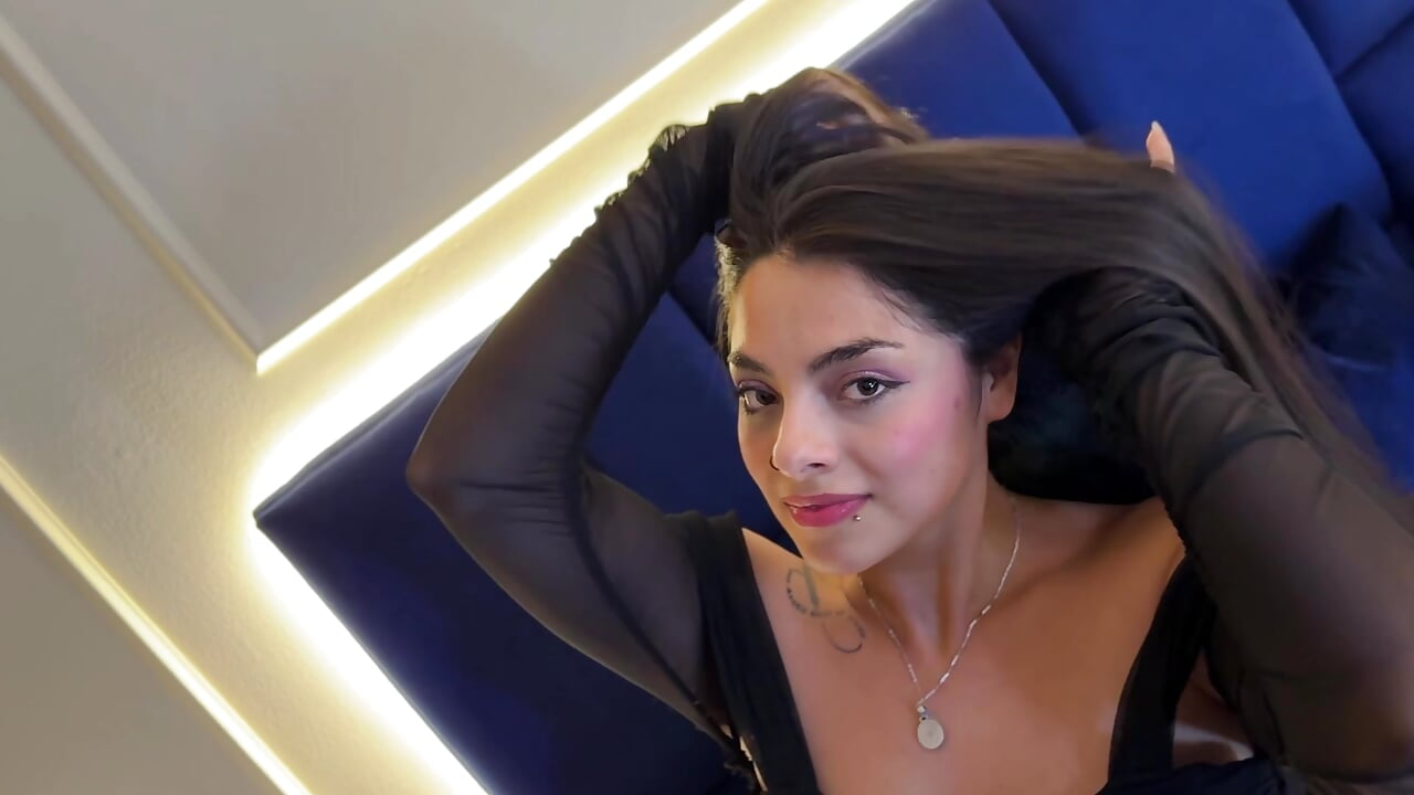 Welcome 💖 - video by amber_queen20 cam model