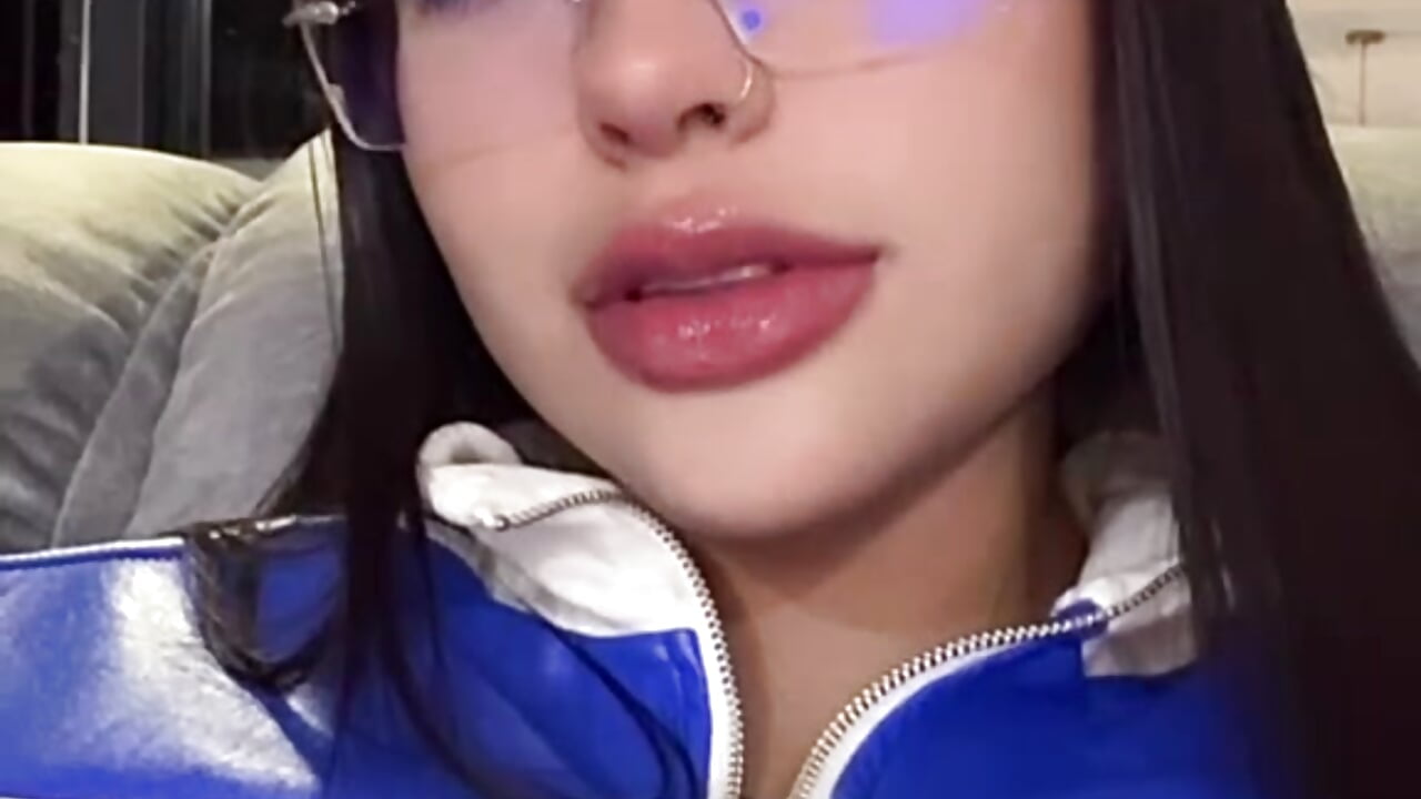 Welcome 💕 - video by Scarlett_danss cam model