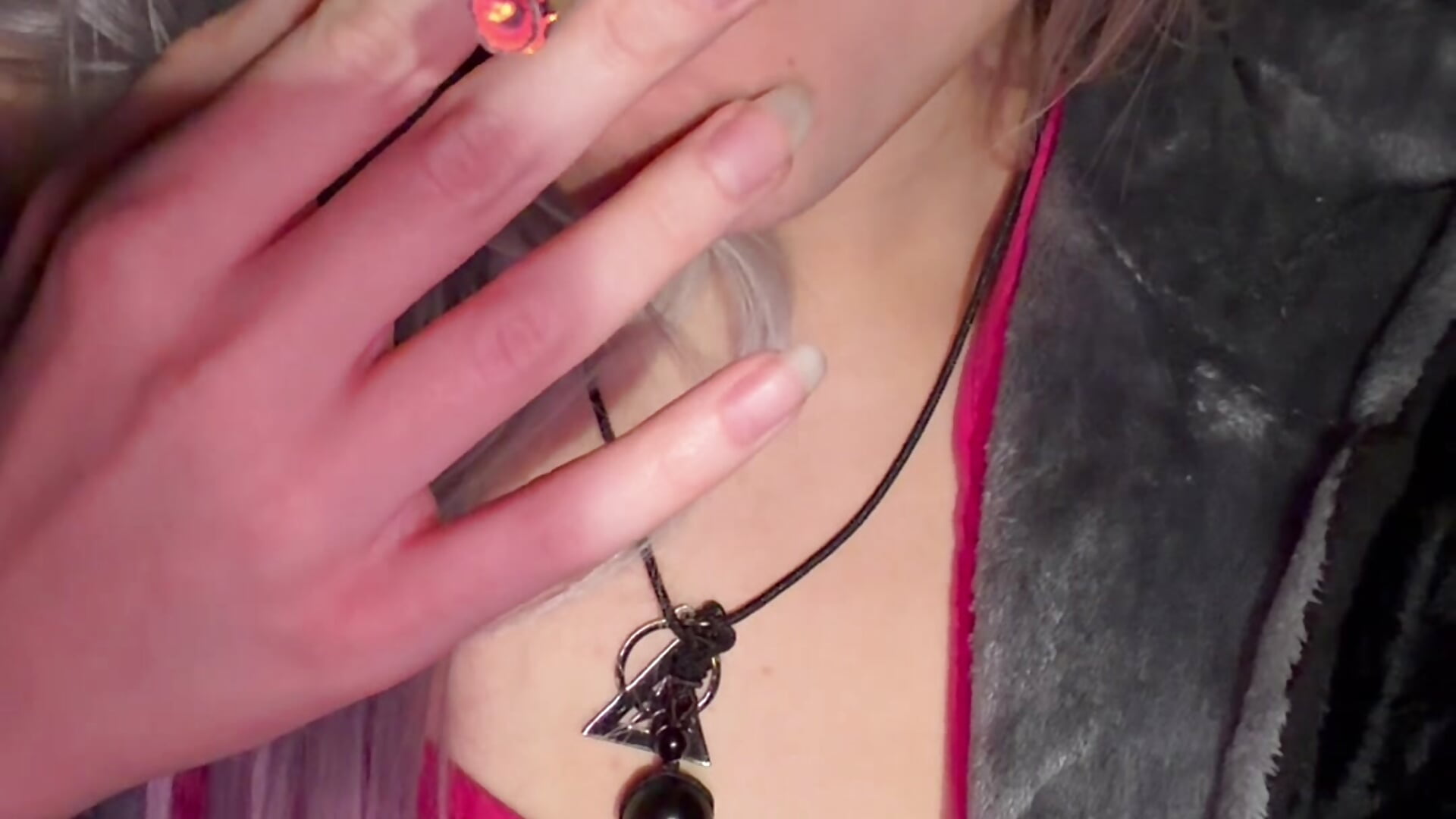 Hotbox with Babe - video di ScarletsWeb modella di cam