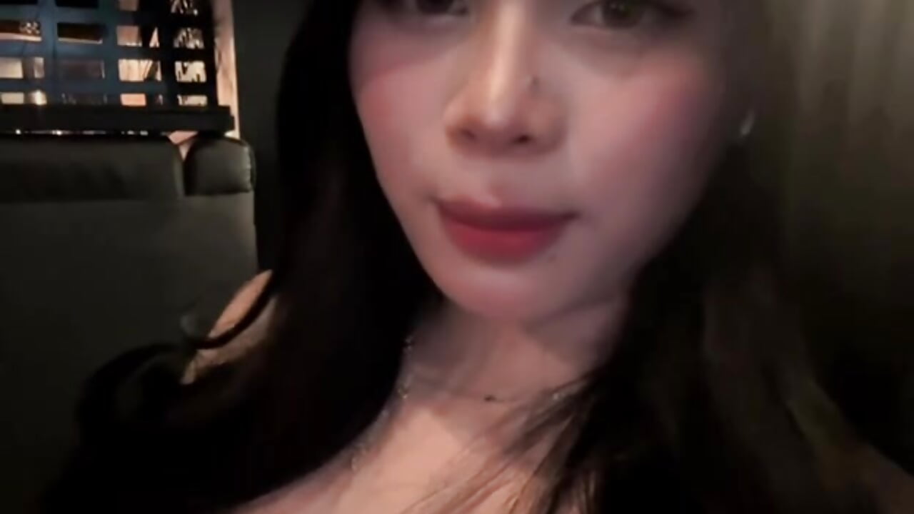 Me in Red - video av Yenn_ cam model