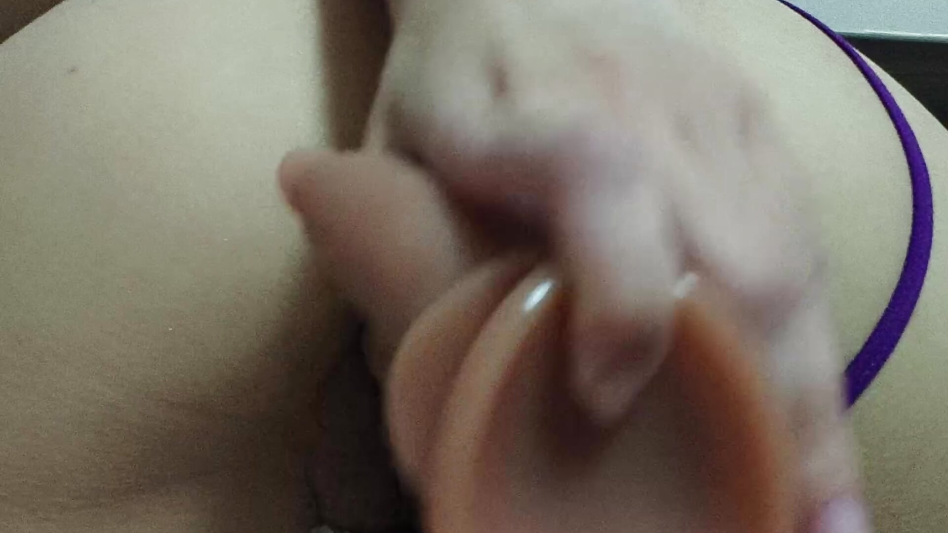 露脸舔丁丁+丁丁前后抽插小穴 – video af Xiaxia-a cam-model