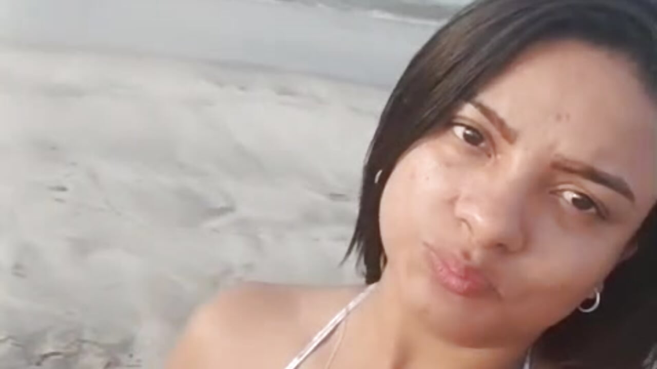 on the beach that rich 💦 - vídeo de Evelin_Joons modelo de câmara