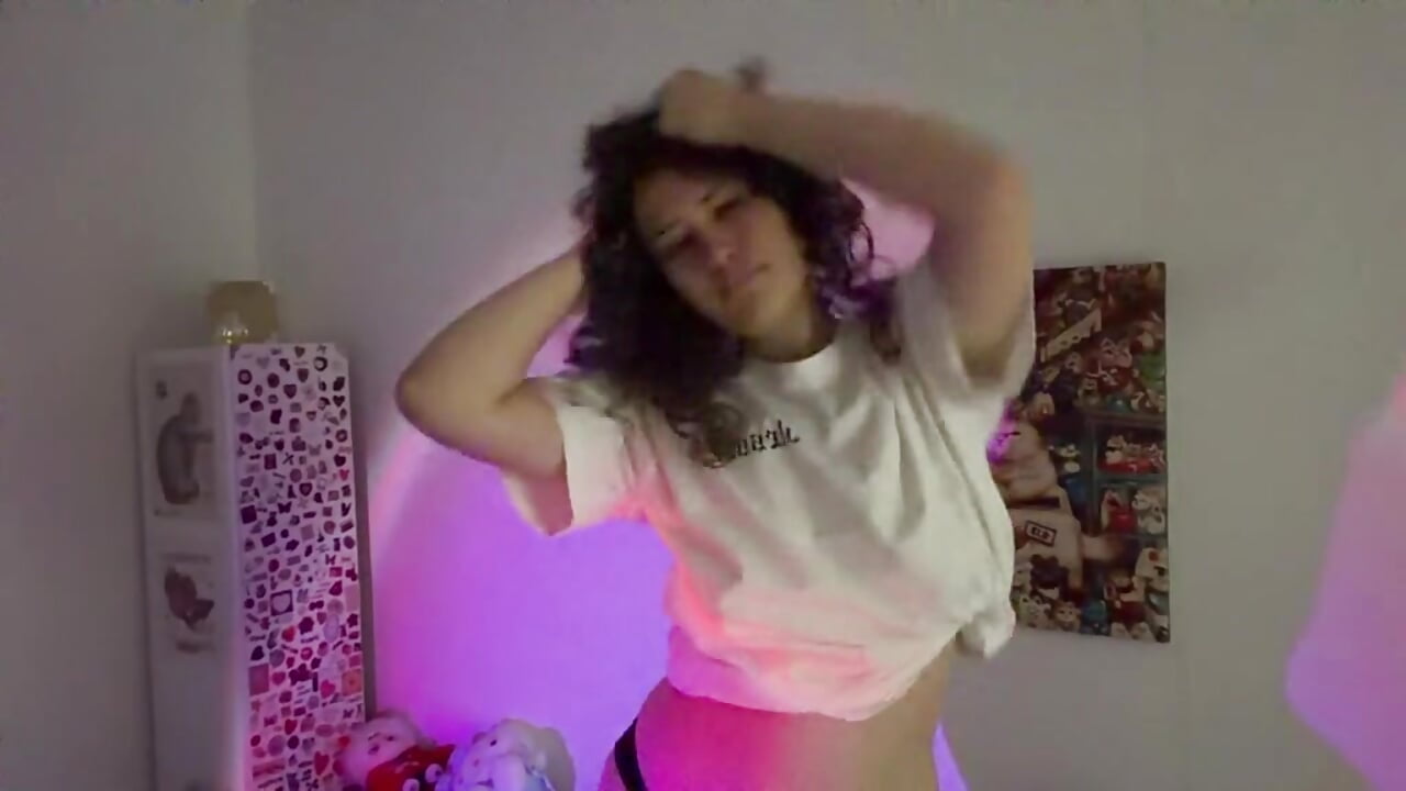 Dance with me💛 – video od webkamerové modelky Curlixxo
