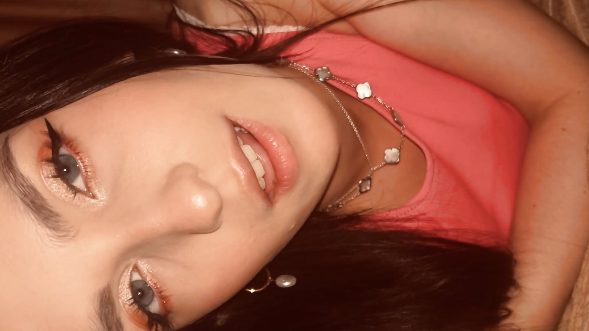 Mistery girl - video by Mollybae44 cam model
