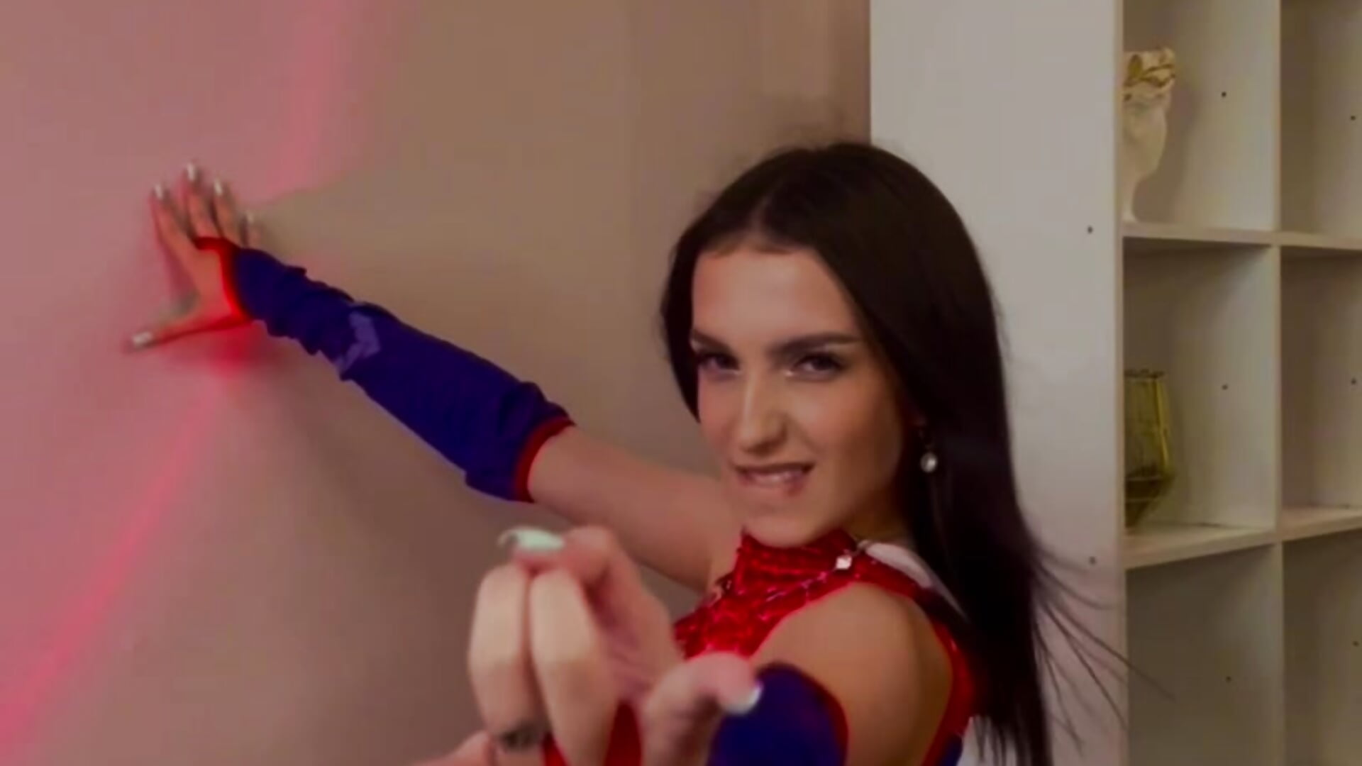 Spider-Man rushes to the rescue– Mollybae44 kameramodell videója