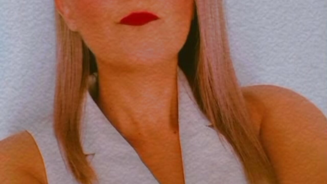 Hi– Tinymilf__ kameramodell videója