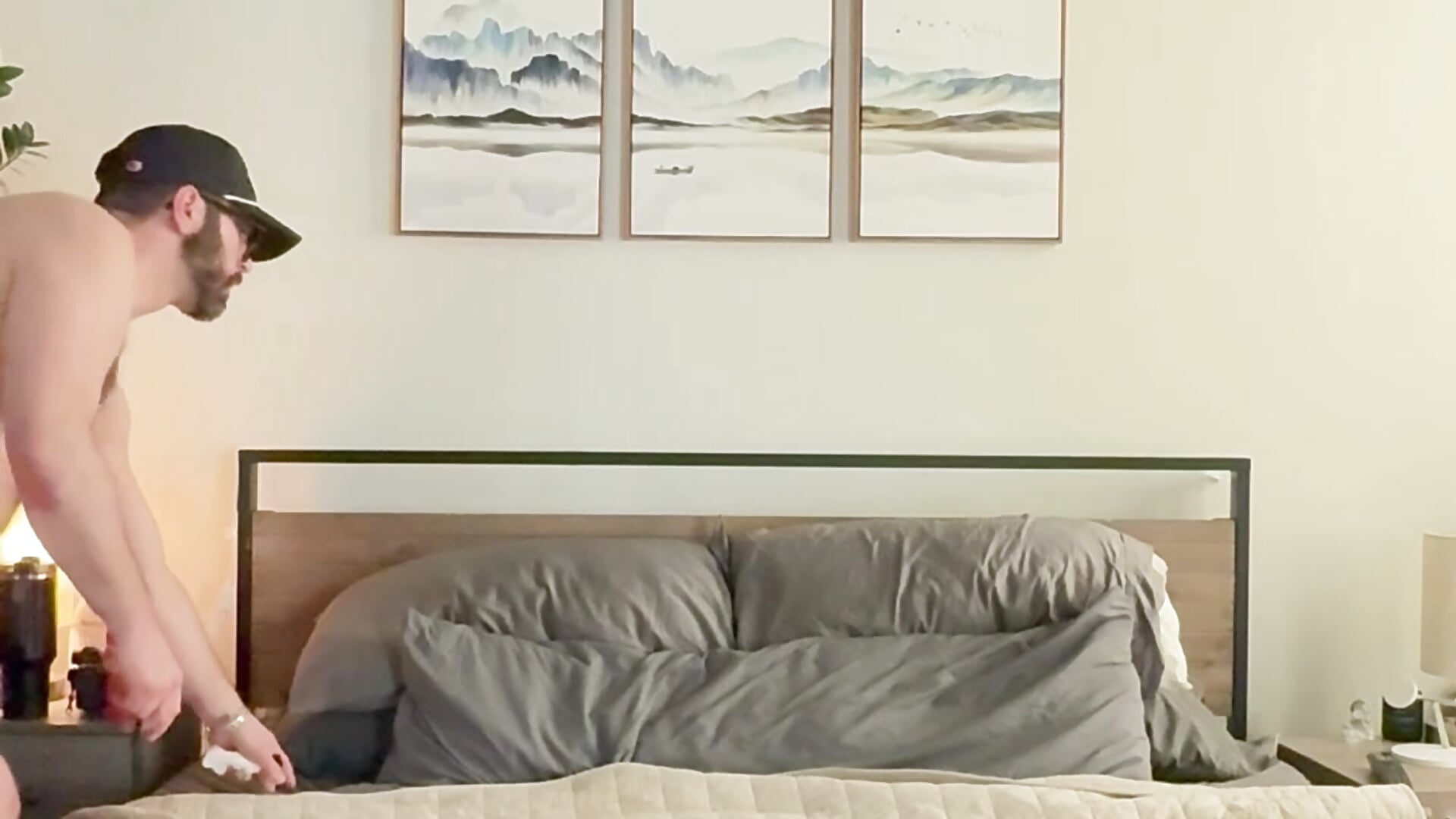 Making the bed - vídeo de la modelo de cam thebearcubdaddy