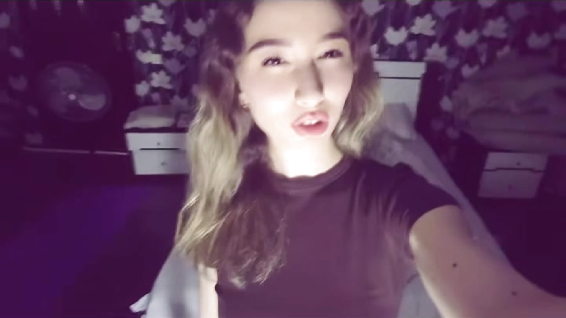 Dance — filmik MolarEmbassy, modela(-lki) na kamerkach