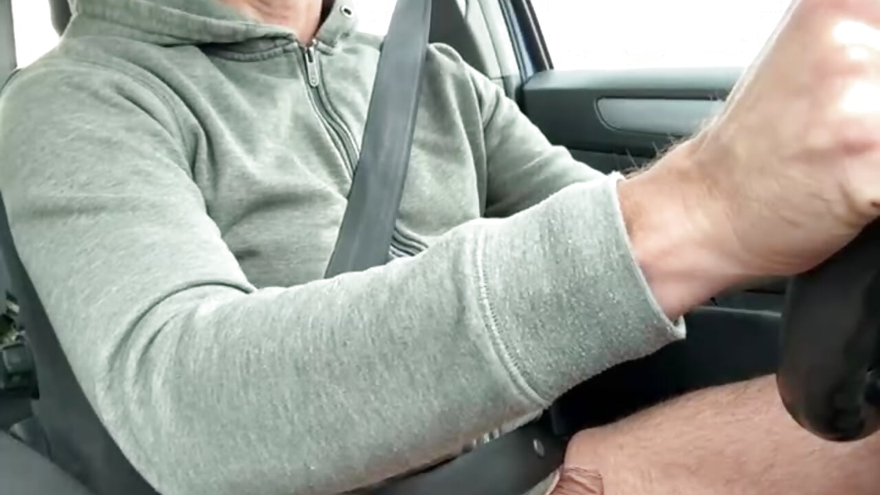20 Oct 26 - Driving on the highway without pants - cock free – video od webkamerové modelky hedon-nudist