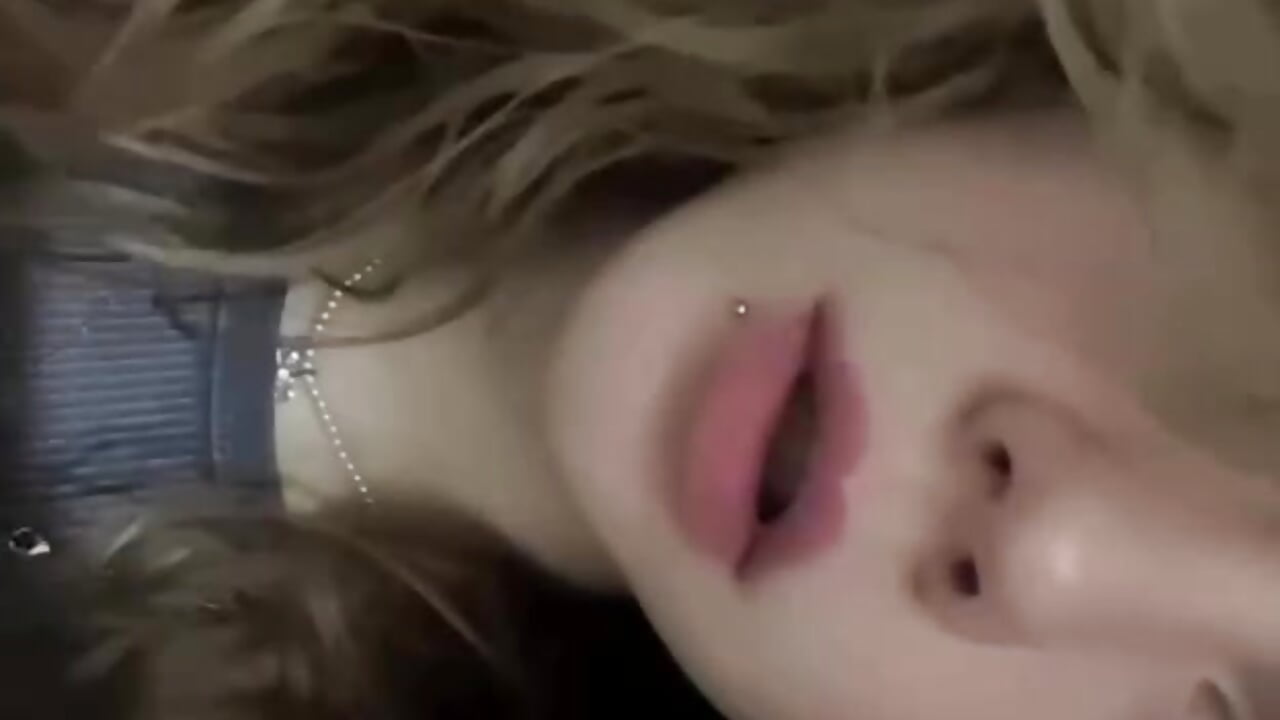 I'm showing off a little 🦋 - 視頻由 EmilieHartle 主播提供
