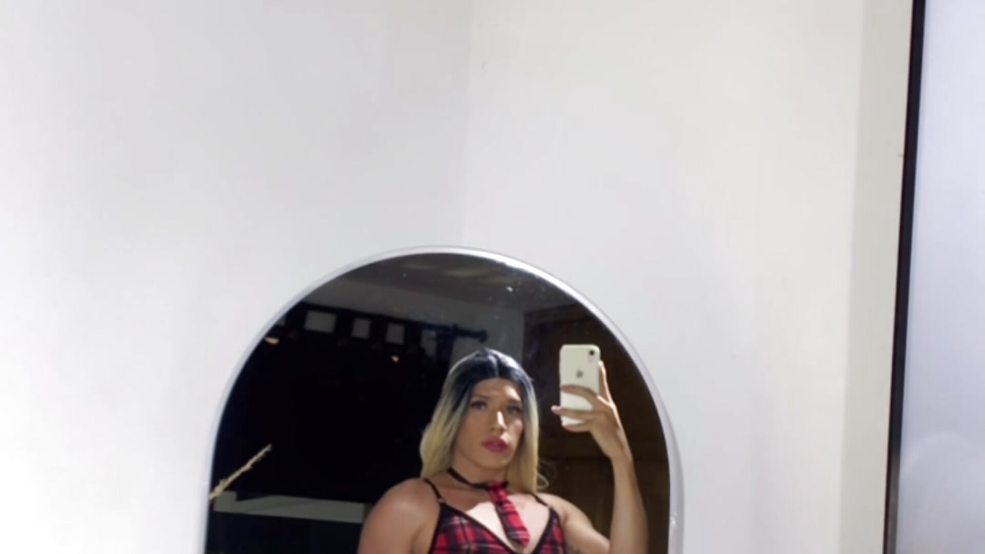 mmmmm - video sasha_titanx_ kameramallilta