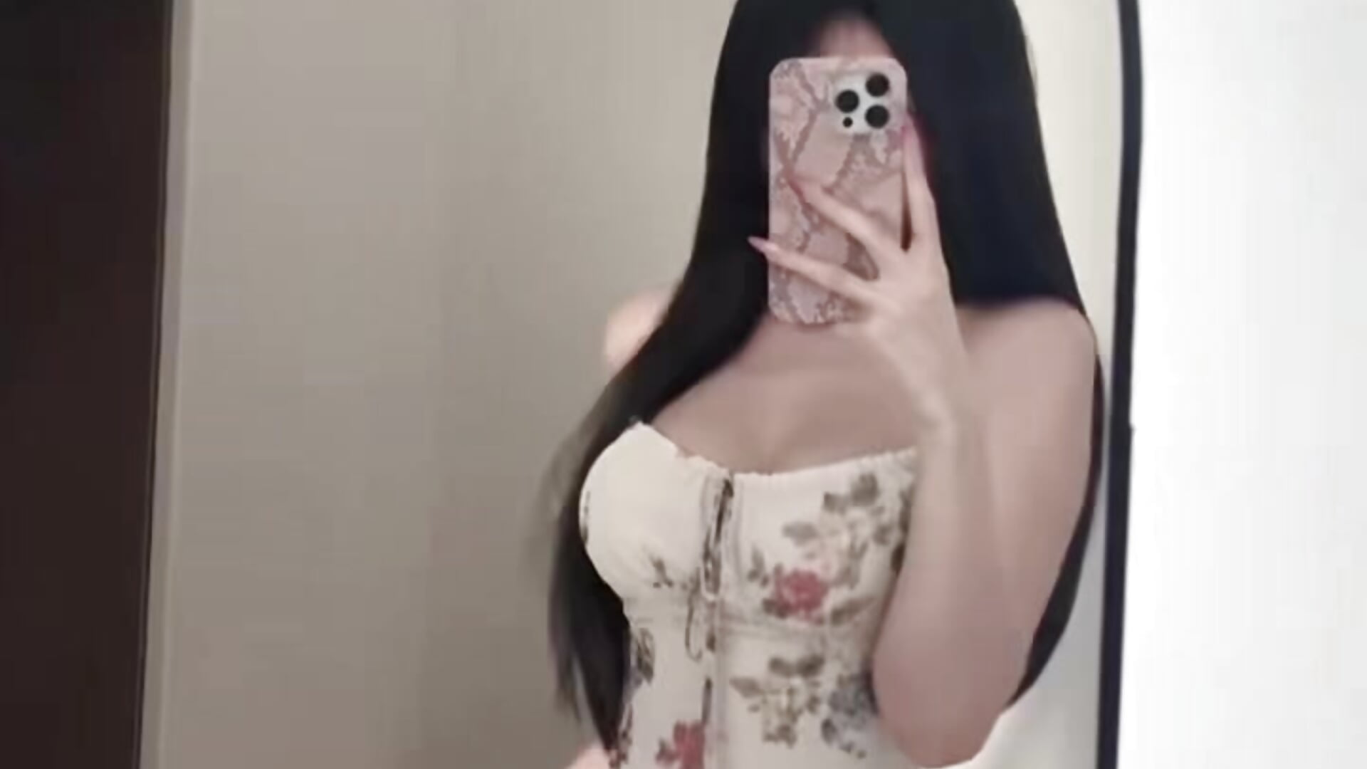 微信视频2026-08-30_000242_607 — filmik andi-6, modela(-lki) na kamerkach