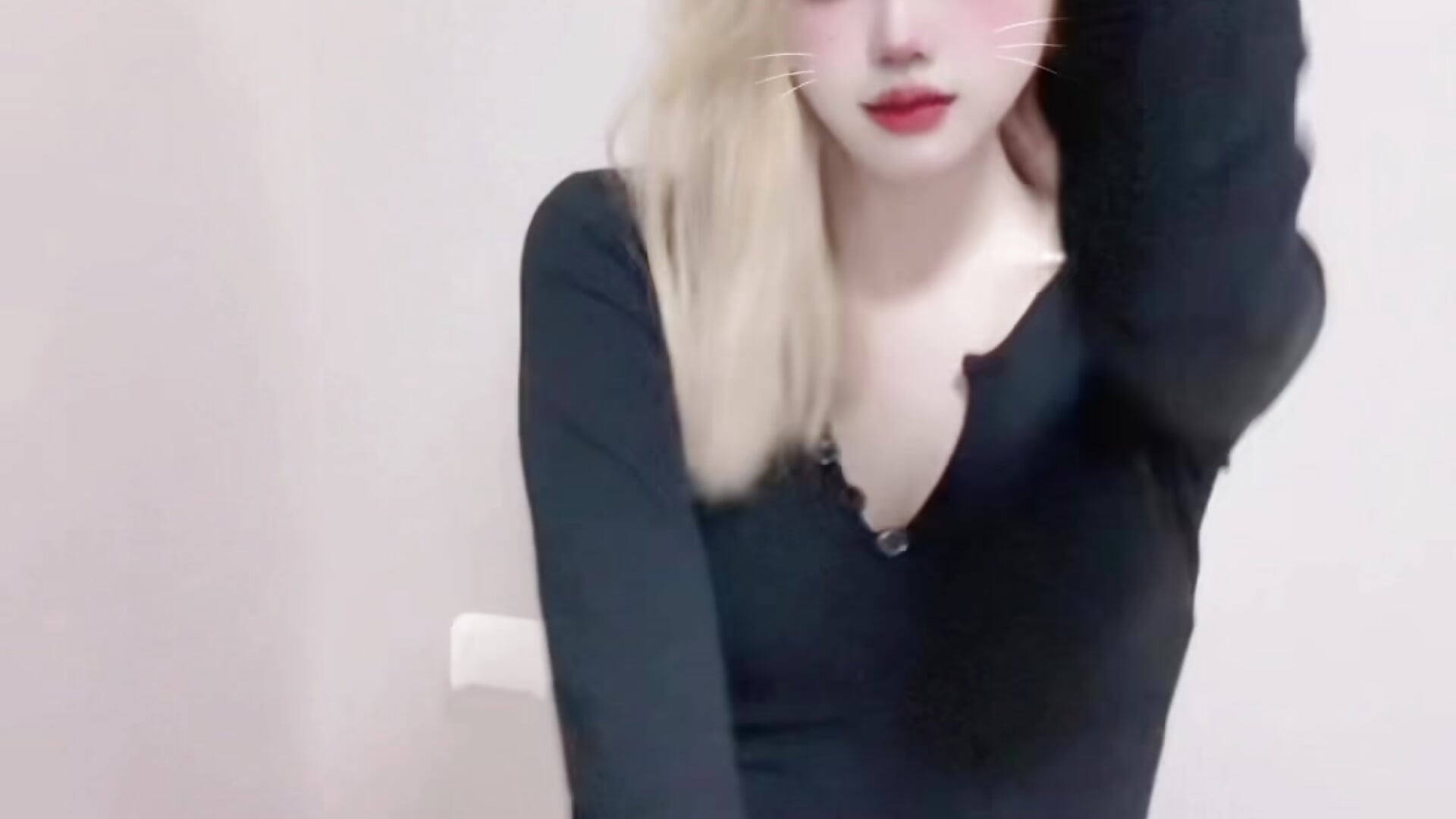 谁家的小金毛~ - video by CJL-101 cam model