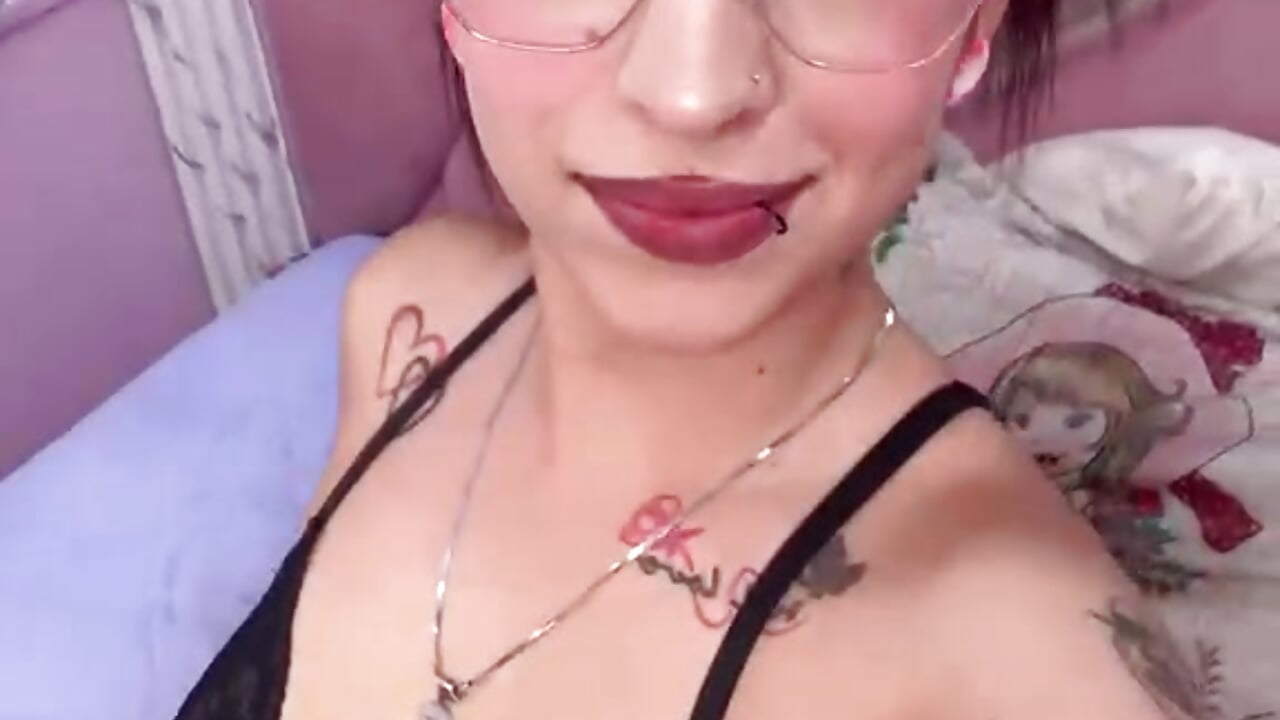 Kiss for you 💋🙈 - video od modelky/modela Karis_Void