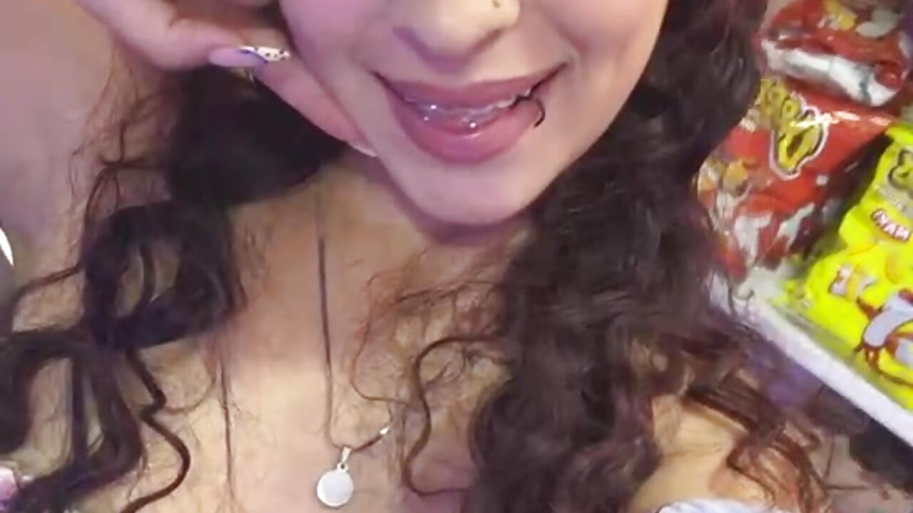 All my kisses are for you 💋💋🙈 - vidéo du modèle de showcams Karis_Void