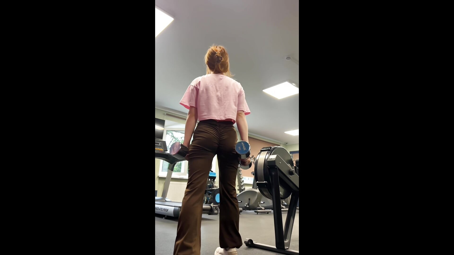 Gym 🏋️‍♀️ - 視頻由 CarolineMarlow 主播提供