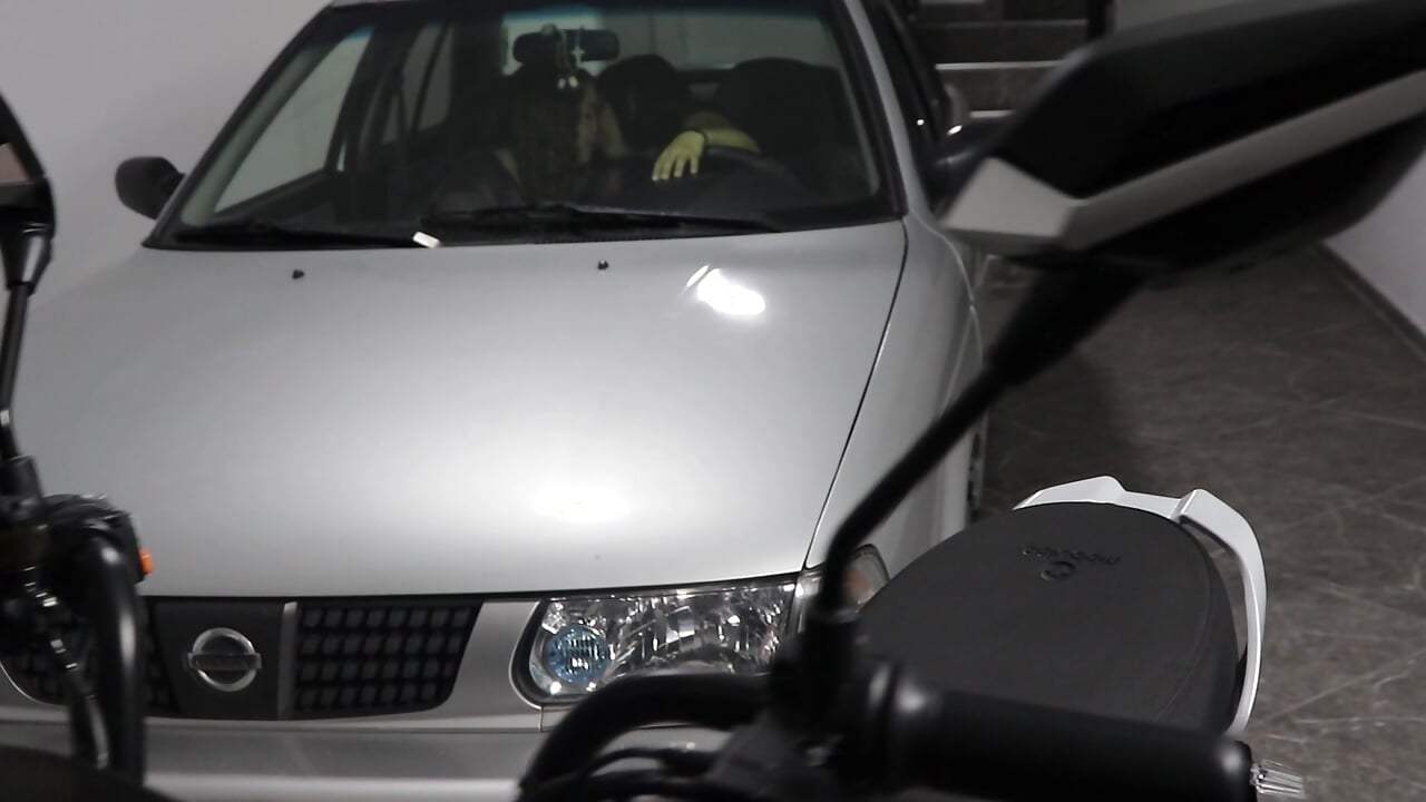 a very hot scene in the car - video van Emily_and_Miarosse cam-model