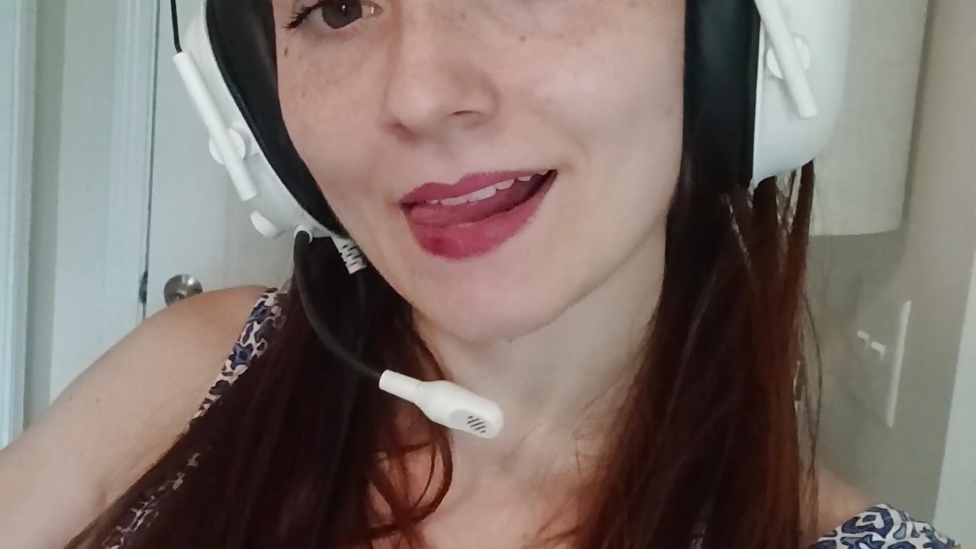 Lip Biting >:) - 視頻由 luci_layne 主播提供