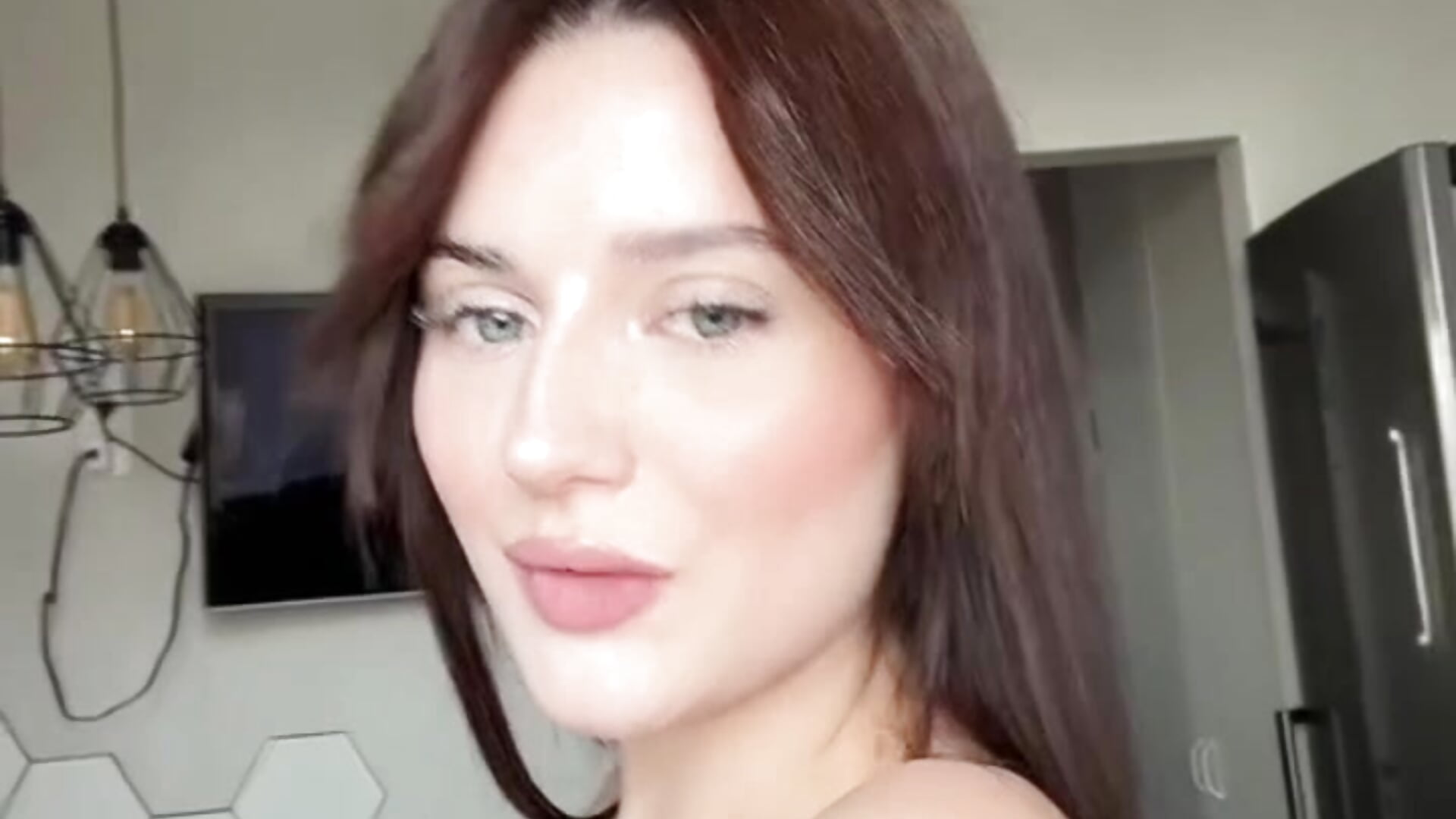 Do you want to know me better?;)－カメラキャストのAlice__Smithhの動画