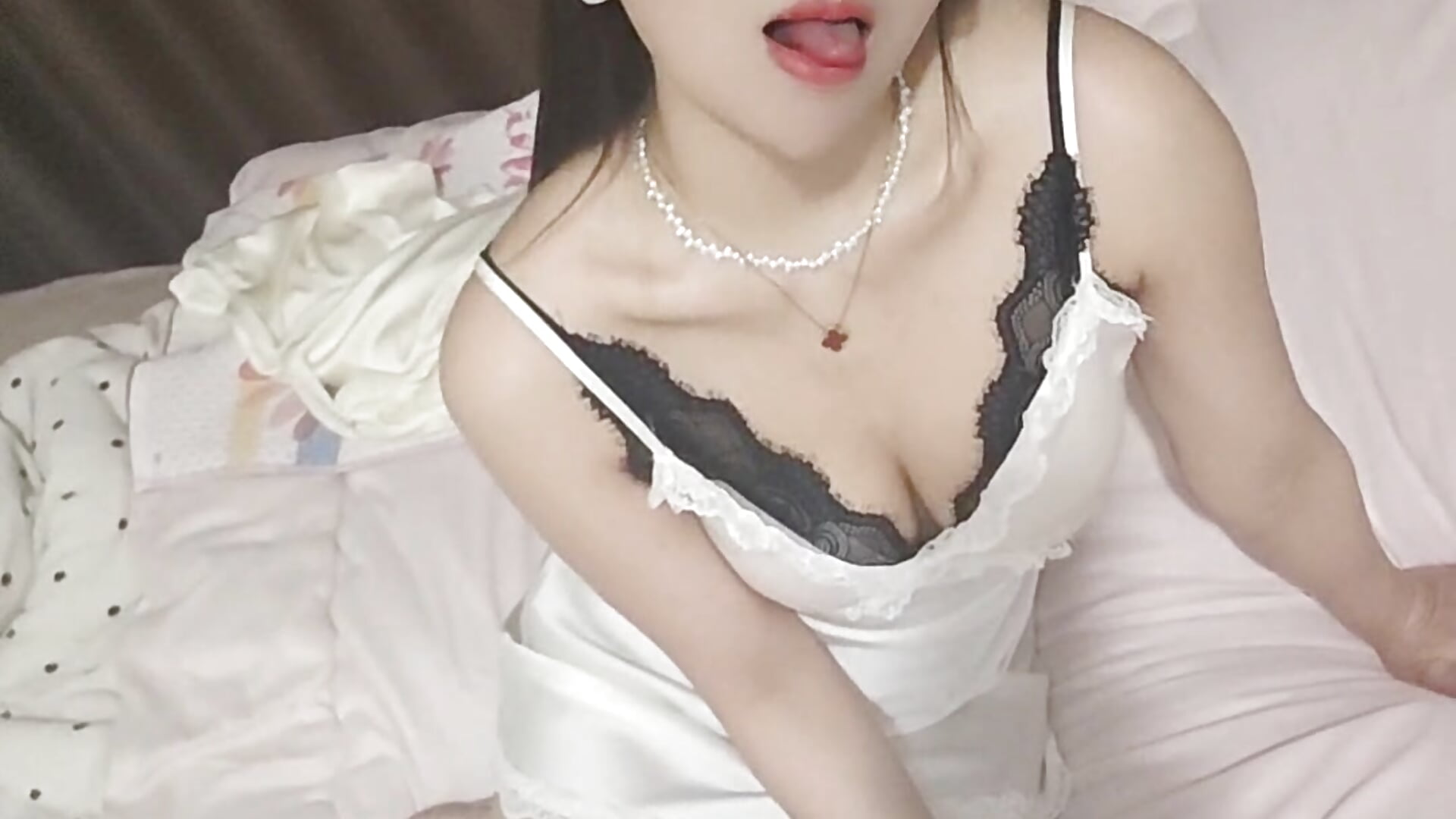 aiai - video oleh model kamera AM-LiL