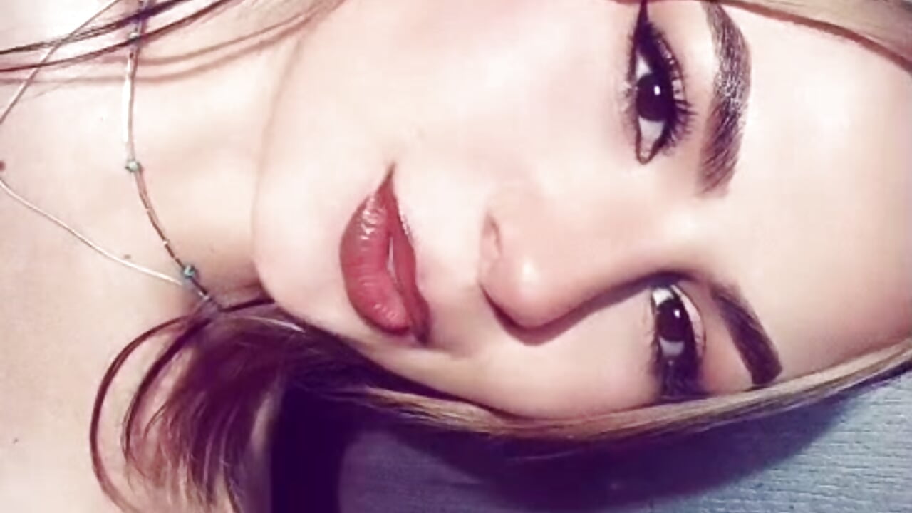 profile-intro-video-1788177242 – video modela na kameri LilyCarter_Pink
