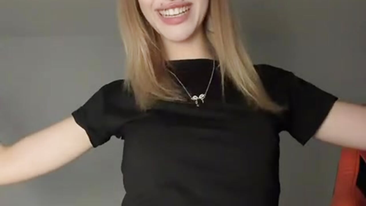 Let Me Surprise You - video di Alicepoq modella di cam