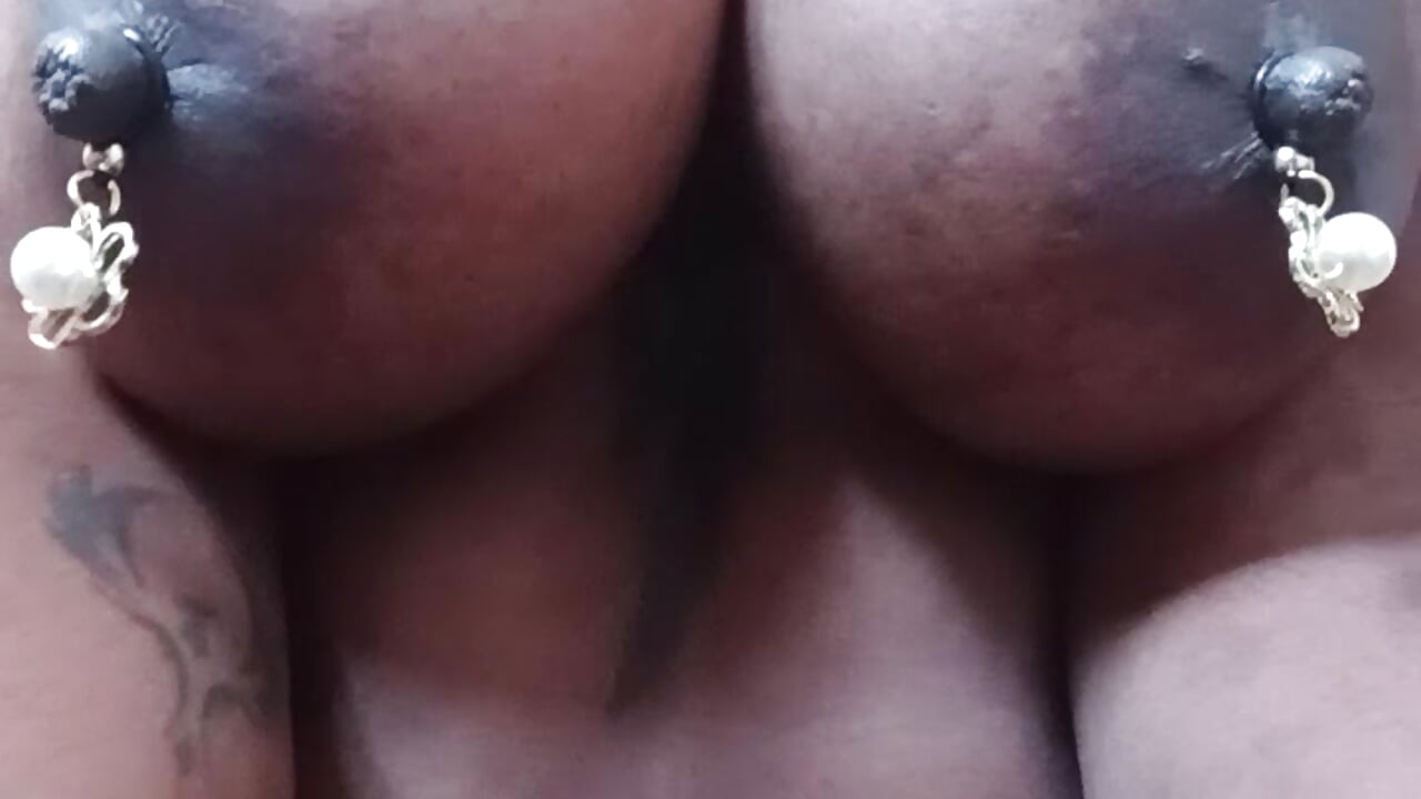 Mes nouveaux bijoux - video di Queen_Felina modella di cam