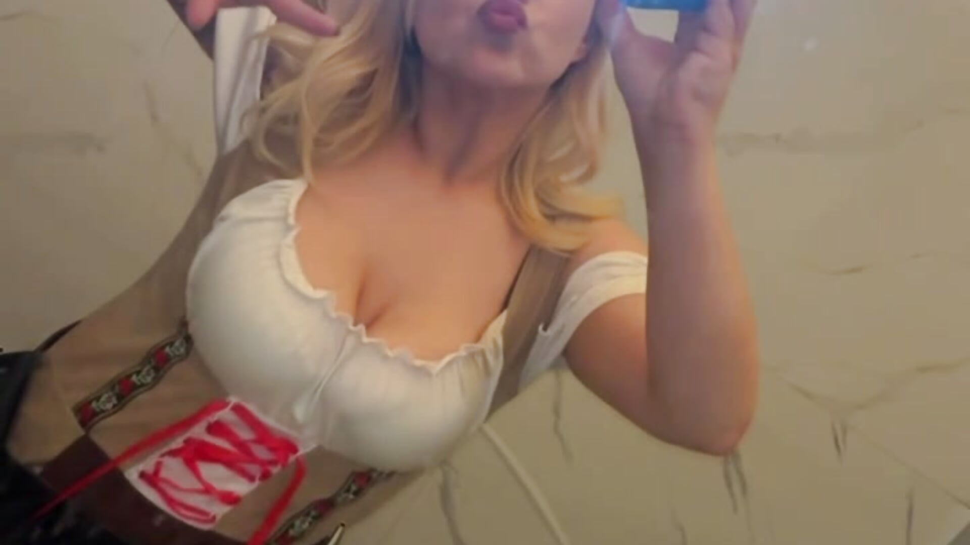 How do u like my costume? 😉－カメラキャストのkuromibabeの動画