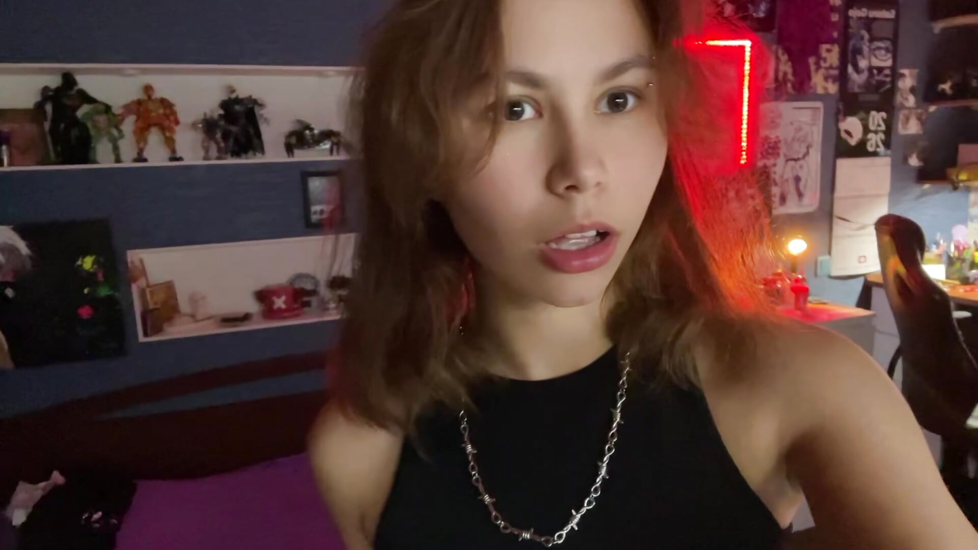 Good morning! How are you? We’ll be streaming soon, I’ll be glad to see everyone!  🤭💋 - vídeo de KiraWirt modelo de câmara