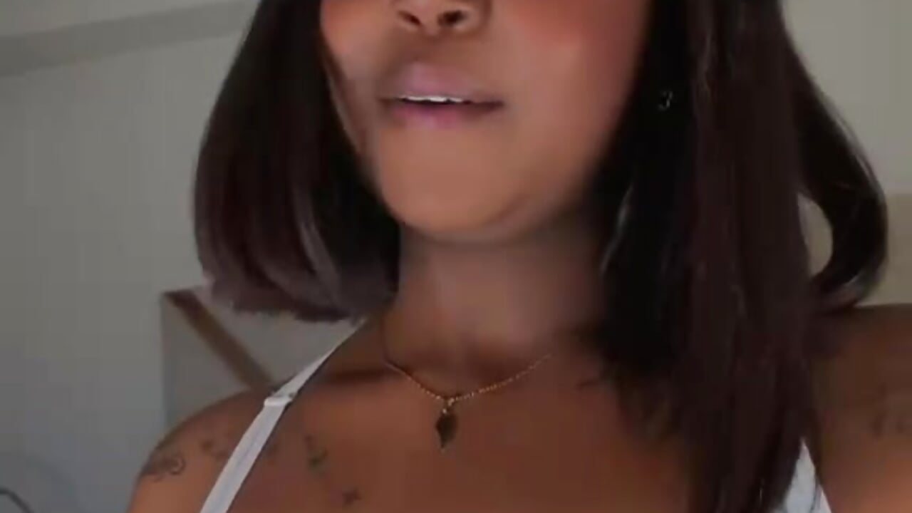 niña bonita - video by Niicol_jenneer01 cam model