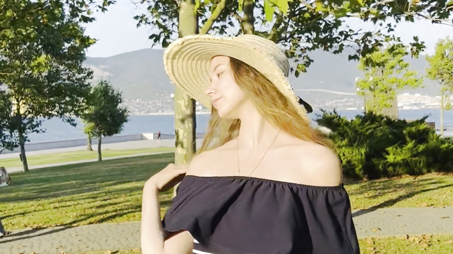 hot summer - video by LourdesUrmeneta cam model
