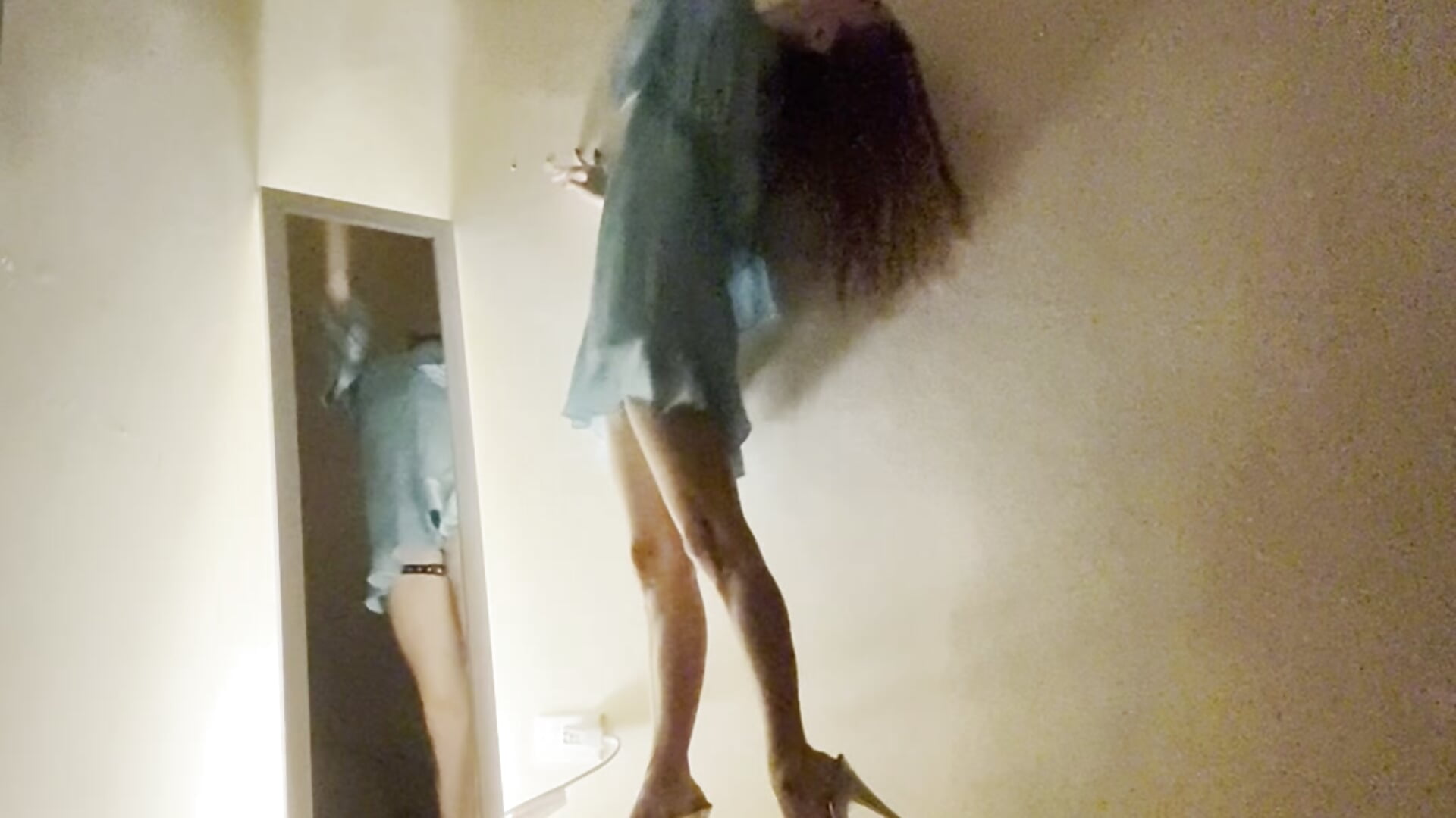 Sexy Dancing in Pleasers And My Silky Blue Robe — filmik RheaRoxx, modela(-lki) na kamerkach
