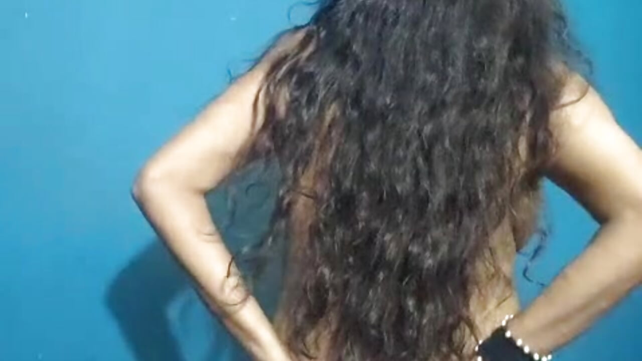 Intro Video – video modela na kameri GoldenDesi