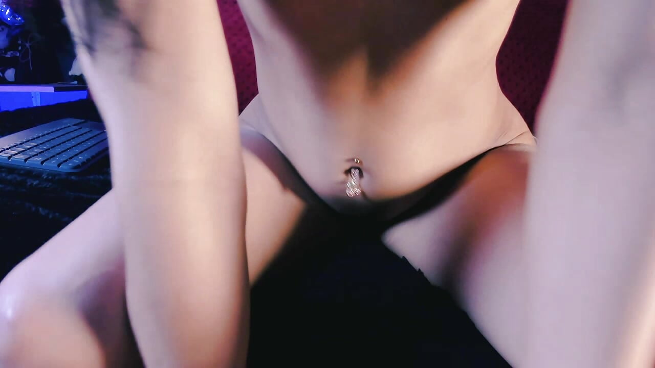 I felt horny and had to fuck my pussy