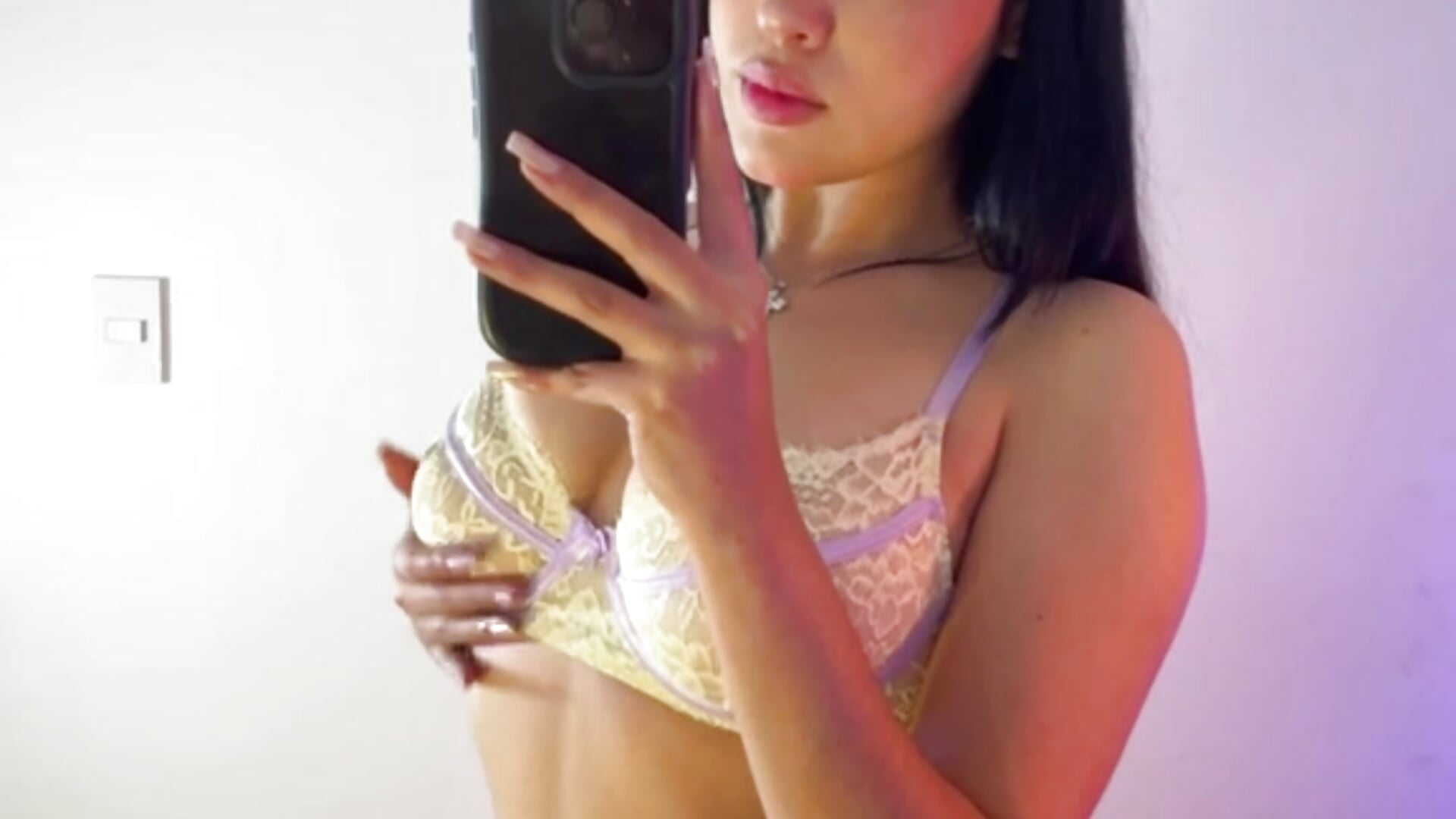 Sending a quick hello - video van SophiiaGarcia__ cam-model
