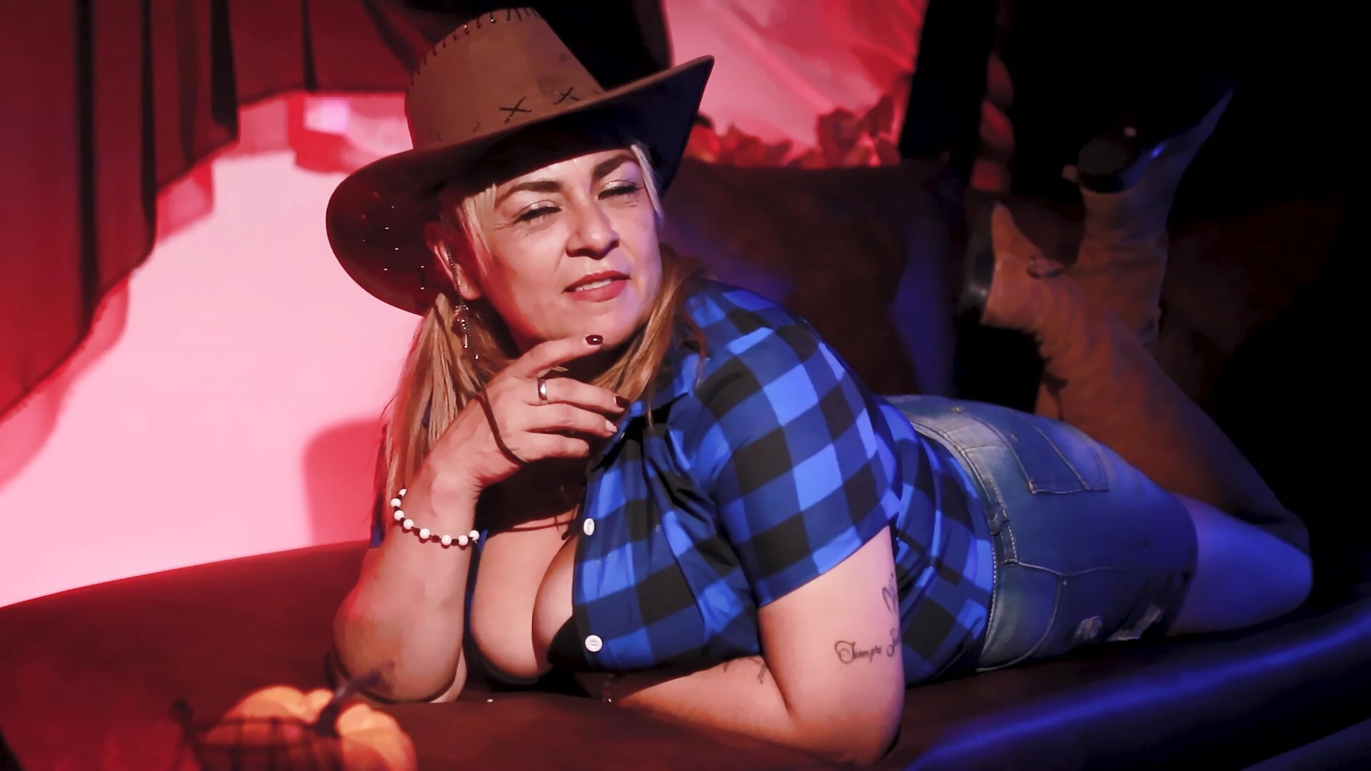 HALLOWEEN 🎃🔥– Violet_Benett kameramodell videója