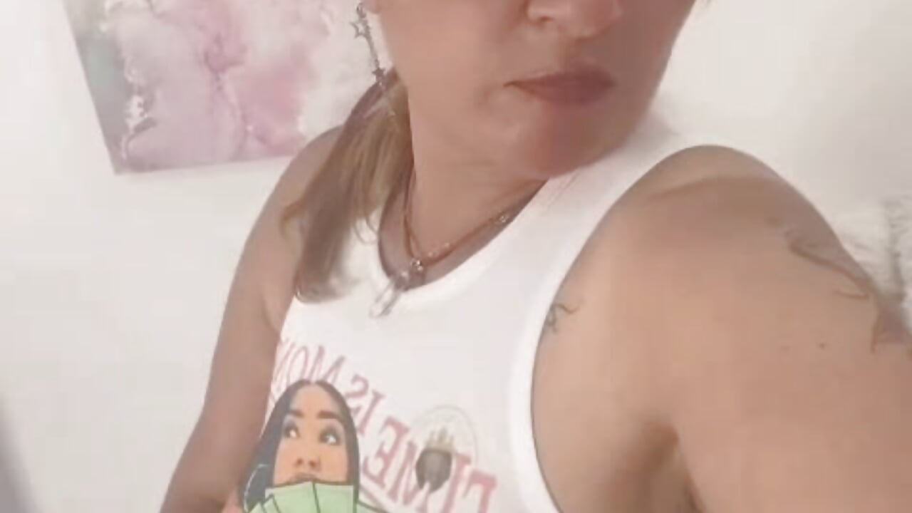 my boobs — filmik Violet_Benett, modela(-lki) na kamerkach