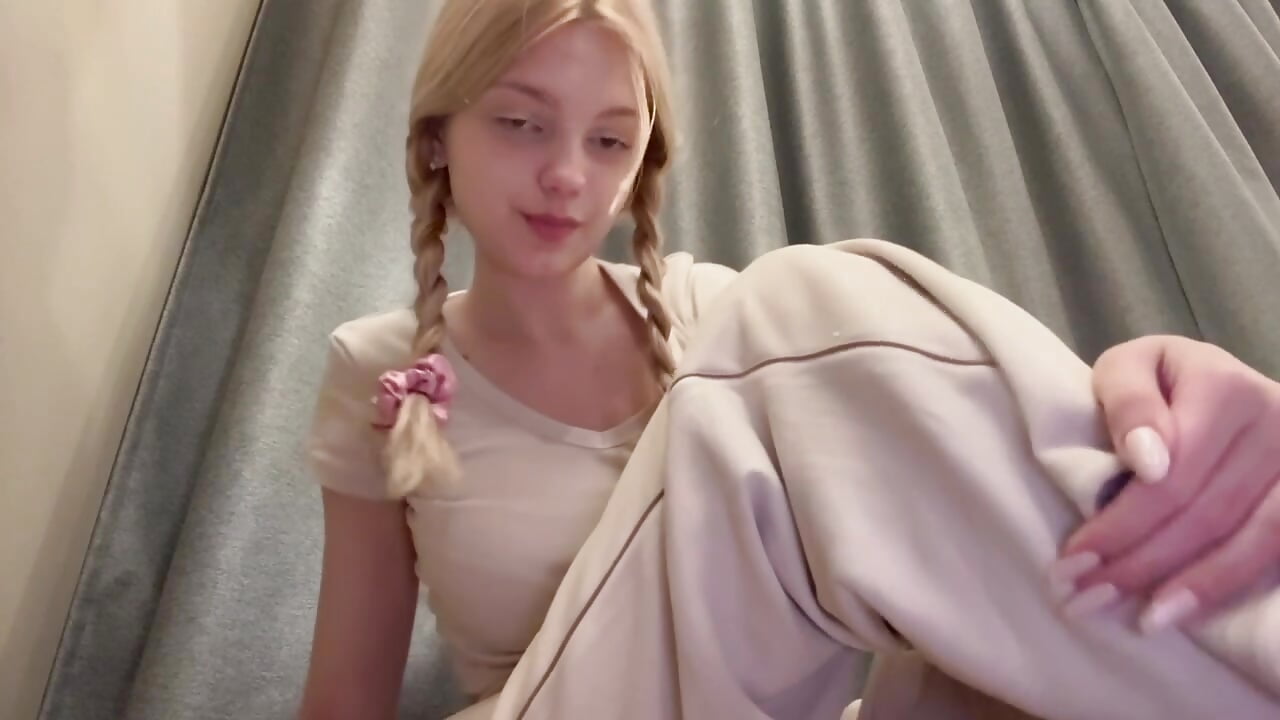 welcome to stripchat Elsa 🤍🍭 - video by elsawhere cam model
