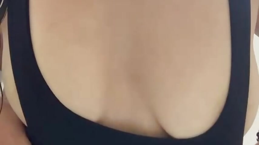 Touch my boobs🍒 – video modela na kameri Bellafiit