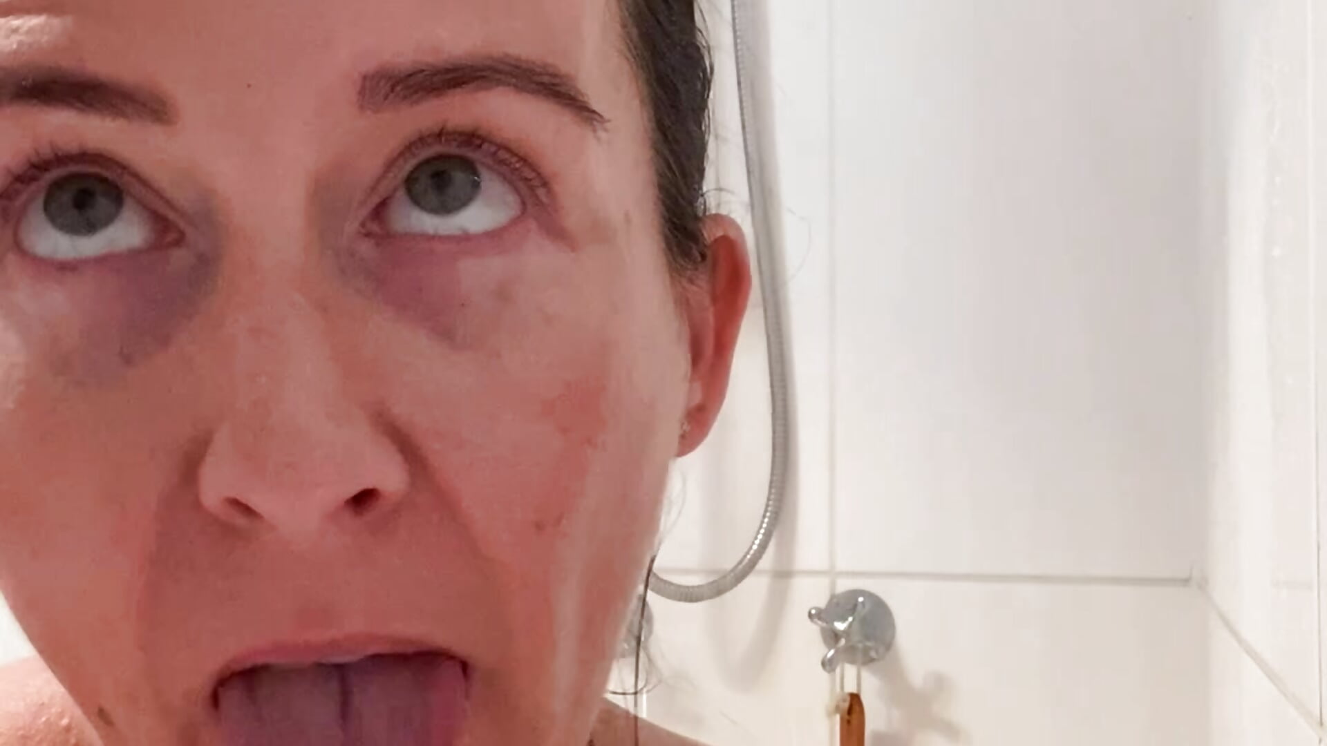 Shower face 😂 - video by CurvyPia cam model