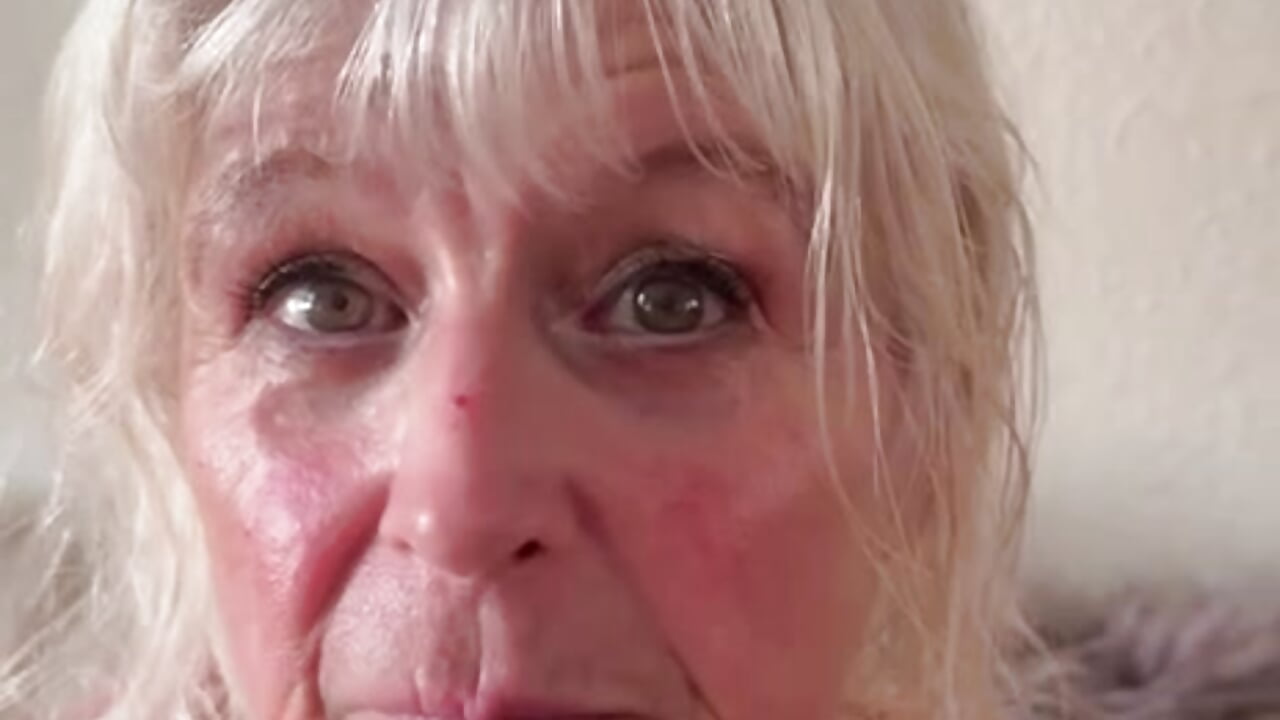 Huhu 😚 – video af HotGrandma70 cam-model