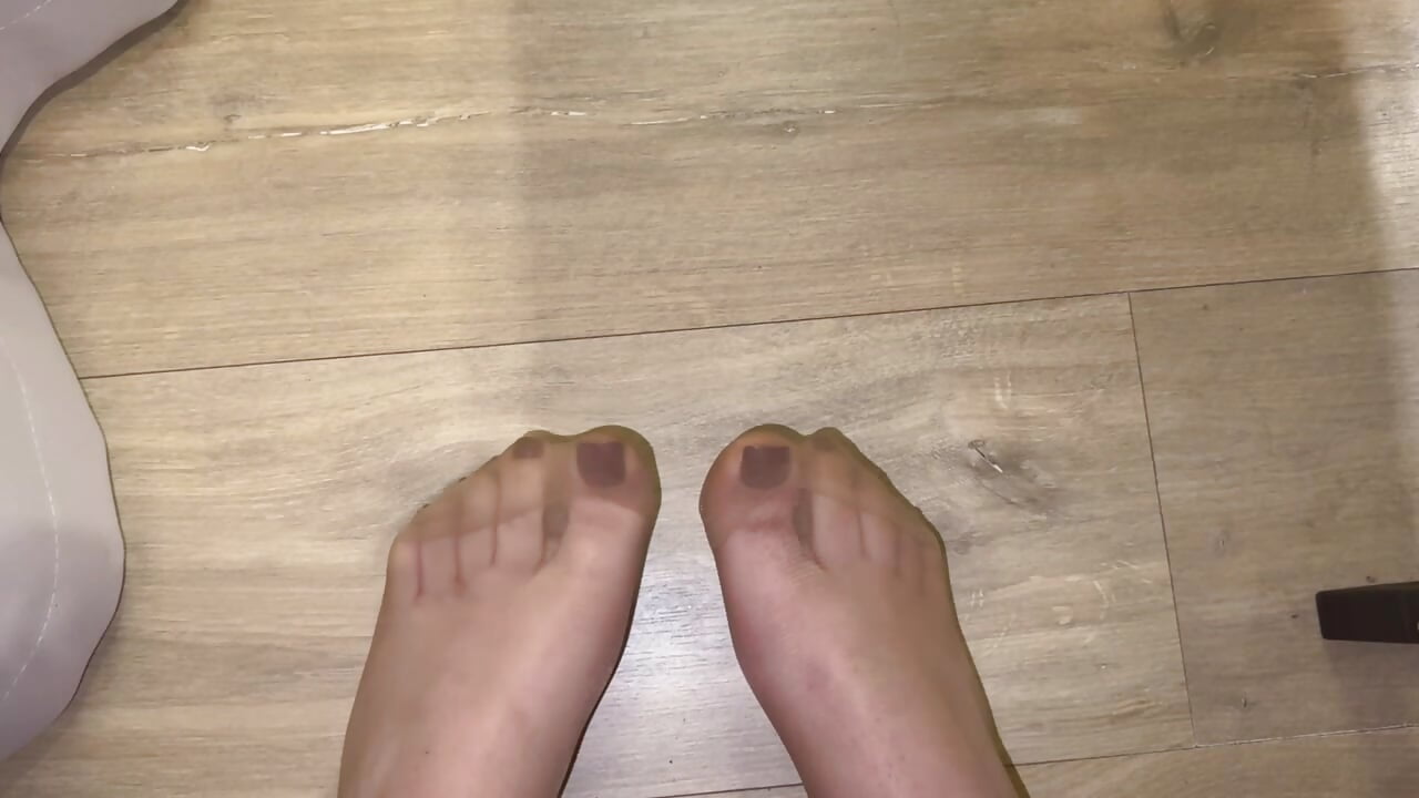 my sexy nylon toes - video van thirsty_for_a_baby cam-model