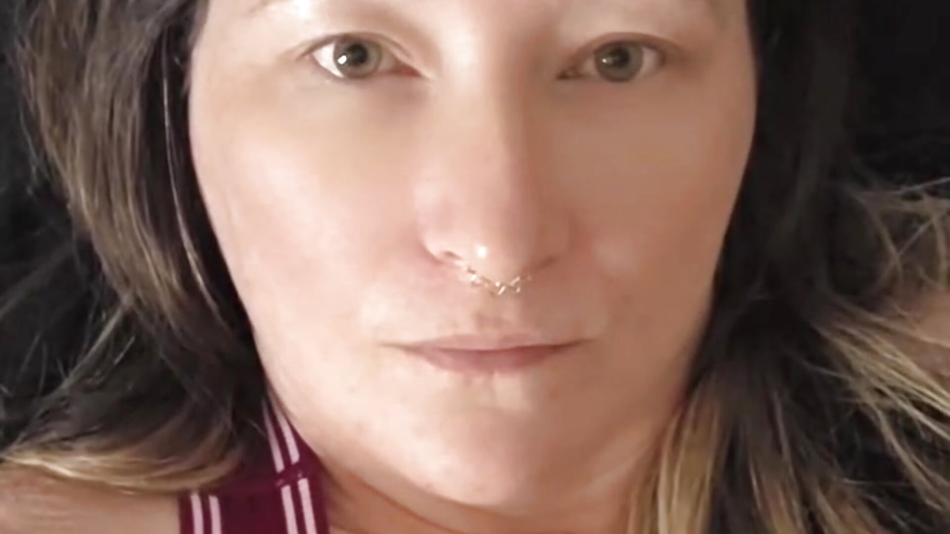 More. Now. – video modela na kameri AlliRandle